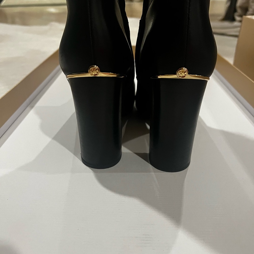 Black knee-high Michael Kors boots worn once inbox - Picture 2 of 5
